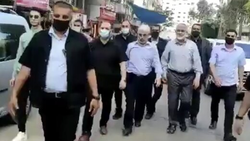 اصلاح موی سر در میان خرابه‌های به‌ جا مانده از حملات رژیم صهیونیستی به غزه + فیلم