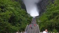 آبشار یخی زیبا در ایسلند + فیلم