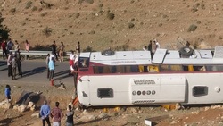 توضیحات خبرنگار شبکه خبر از شاهدان حادثه واژگونی اتوبوس خبرنگاران + فیلم