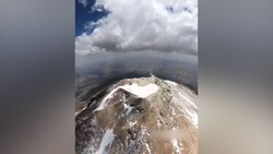 فرود عجیب و غریب یک کوهنورد از قله دماوند + فیلم