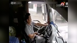 تعقیب و گریز خودروی پلیس با کامیون کمپرسی در جاده + فیلم