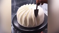 آتش زدنِ خامه، روشی جدید برای پخت کیک + فیلم
