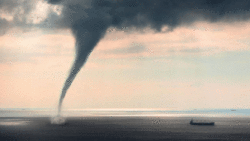 فیلمی از وقوع توفان تندری در خلیج فارس