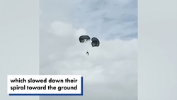 باز نشدن چتر سرباز هنگام پریدن از هواپیمای نظامی + فیلم