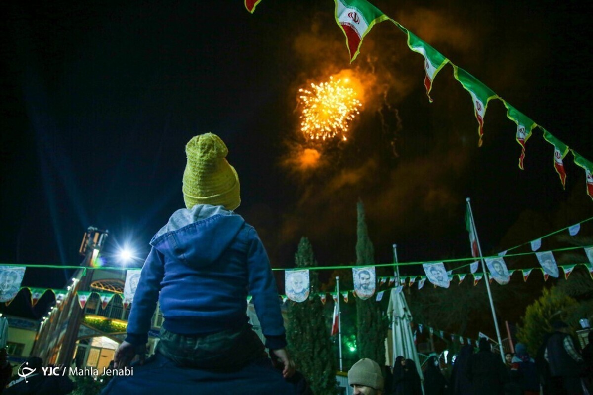 مراسم جشن پیروزی انقلاب در برج میلاد