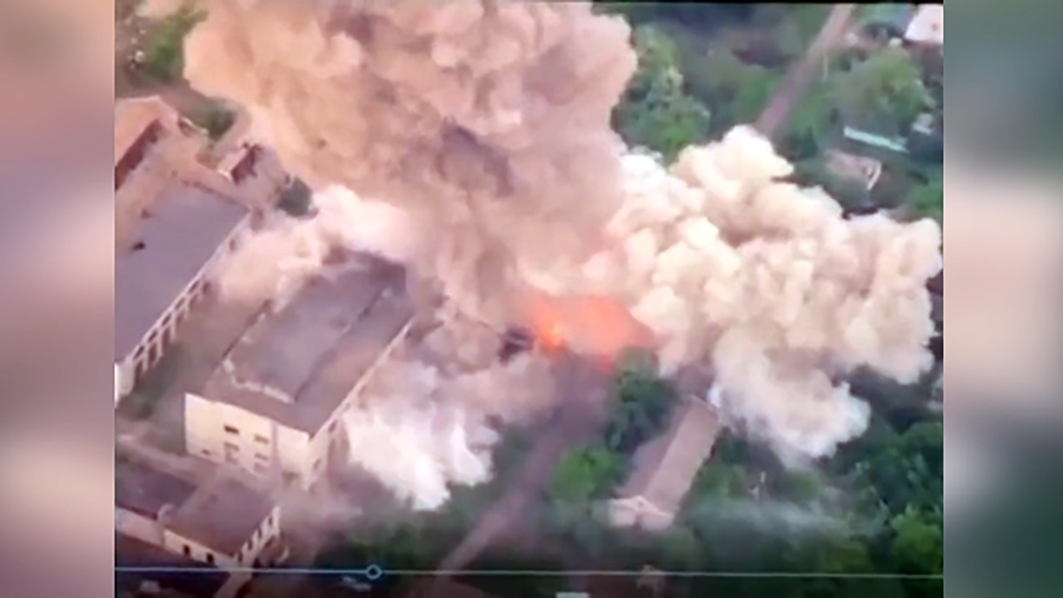 پایگاه روسیه زیر بمباران شدید نیرو‌های اوکراینی + فیلم