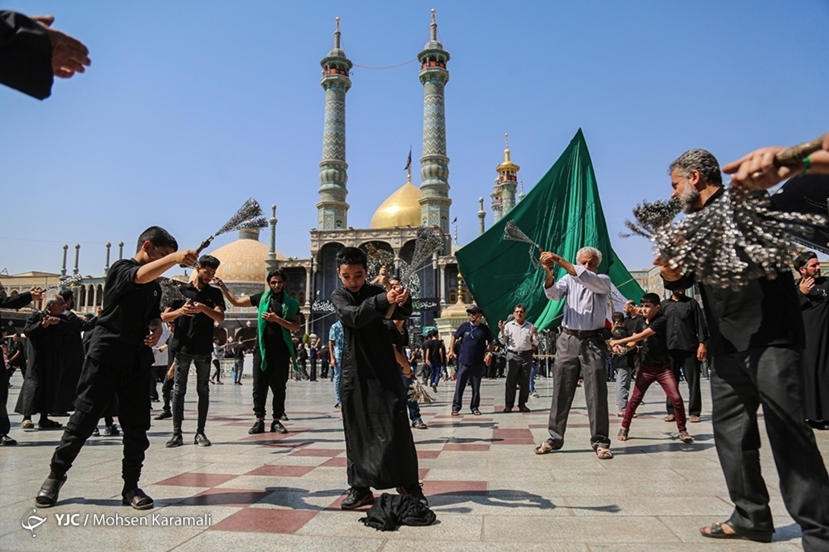 برپایی دسته عزای خادمان حرم بانوی کرامت در سالروز شهادت امام رضا علیه السلام