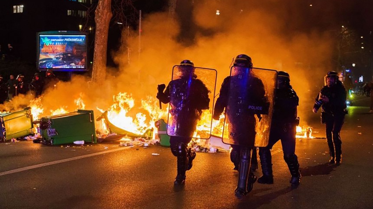 حمله پلیس فرانسه به شهروندان معترض در پاریس + فیلم