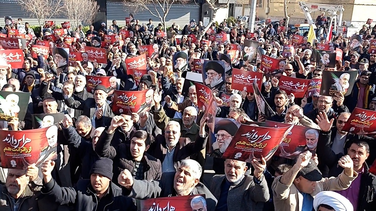 راهپیمایی مردم همدان در محکومیت حادثه تروریستی کرمان