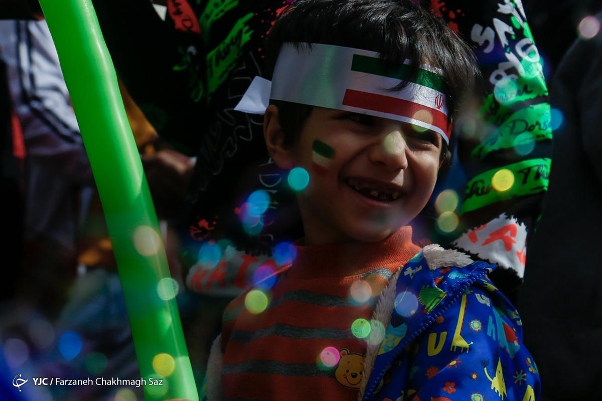 حضور حماسی مردم در شعبه‌های اخذ رای - شیراز و اهواز