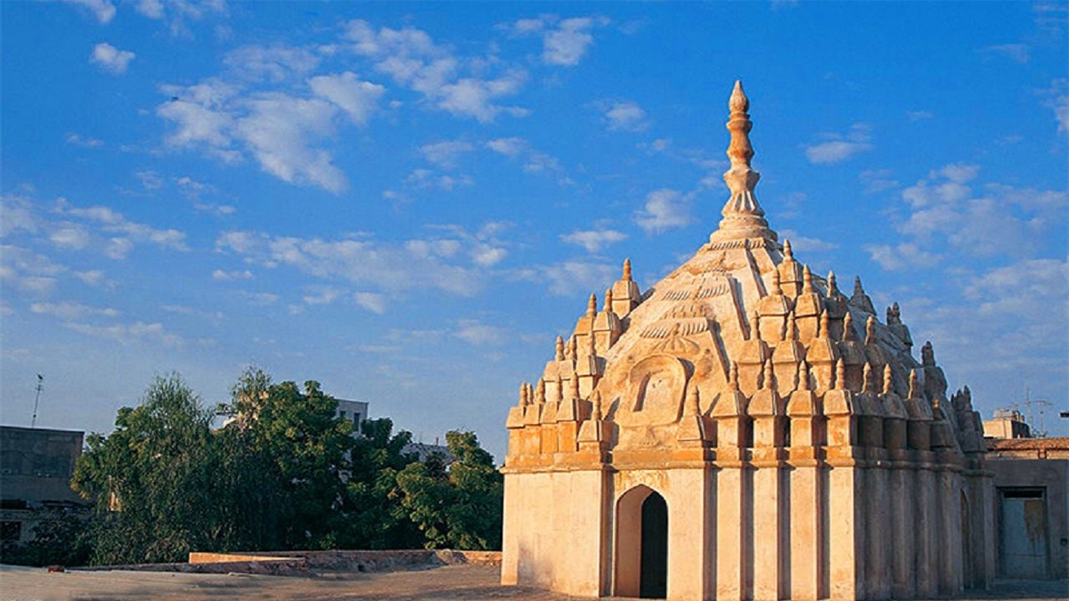 نمایی از باغ دولت آباد یزد