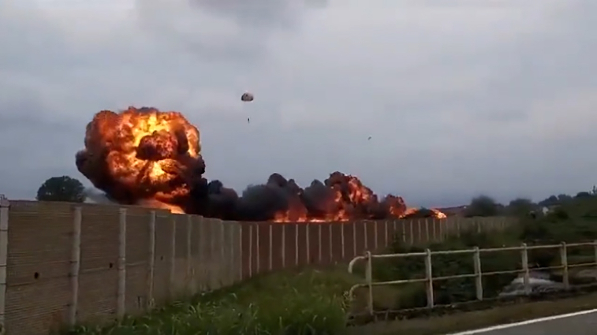 سقوط هواپیمای نظامی آمریکا در اقیانوس آرام + فیلم