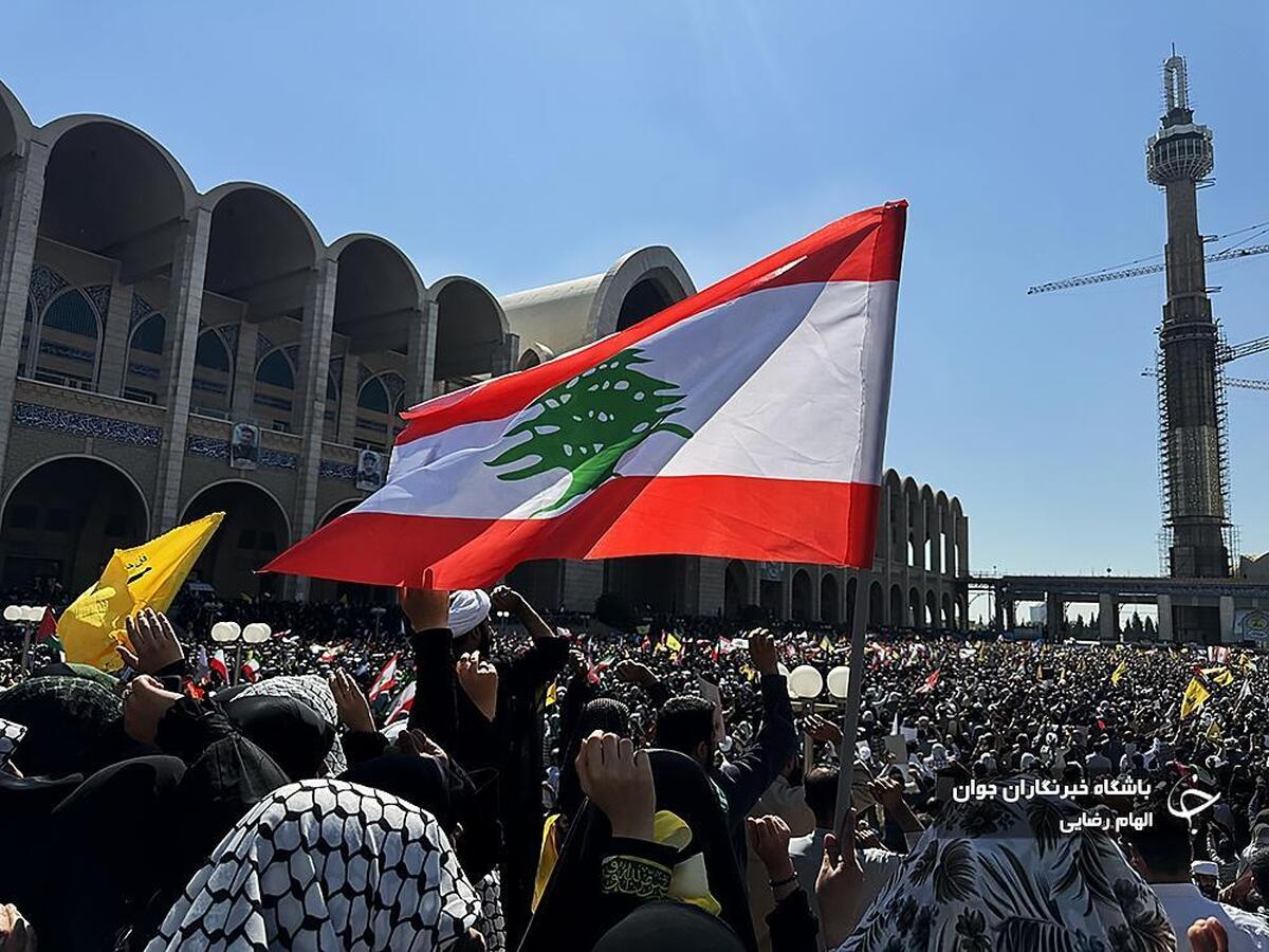 دیدار خانواده شهیدان معصومه کرباسی و رضا عواضه با رهبر انقلاب